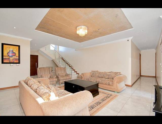 6 BEDROOM HOUSE FOR SALE IN BULTFONTEIN